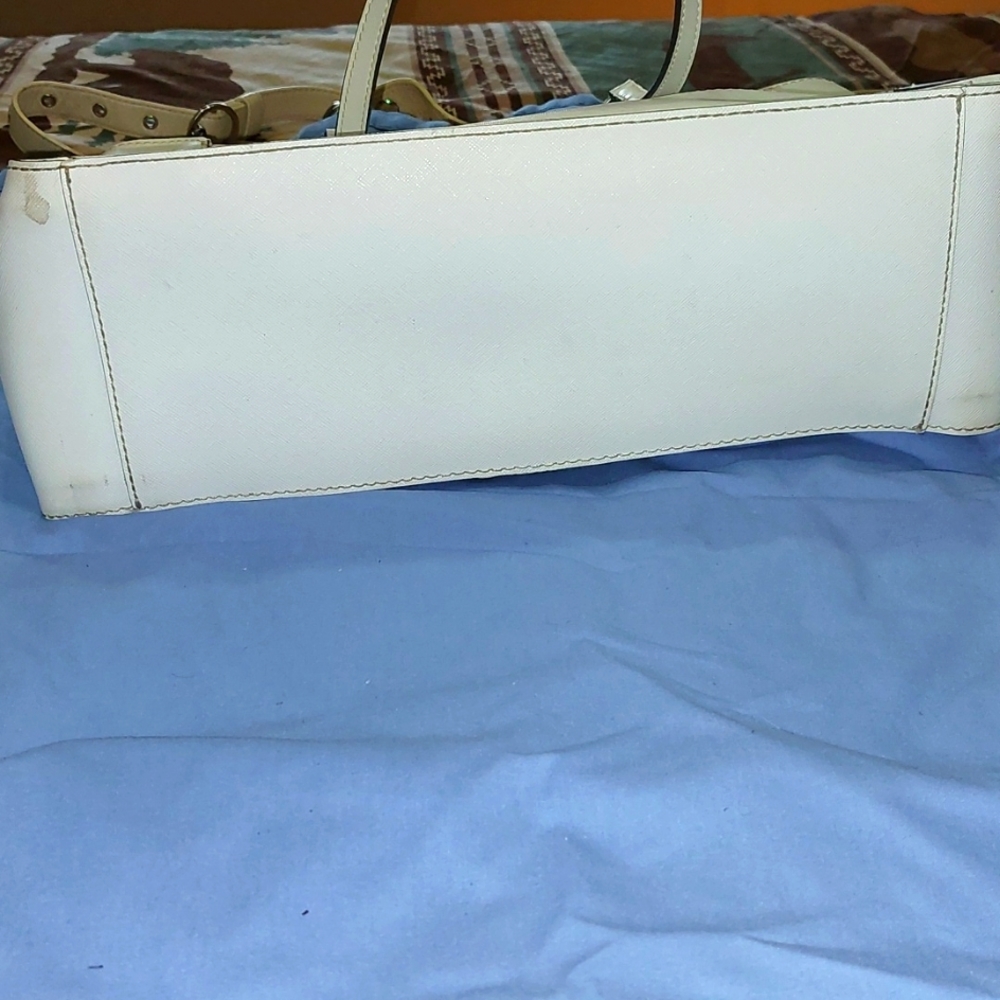 Guess Purse - Picture 5 of 5